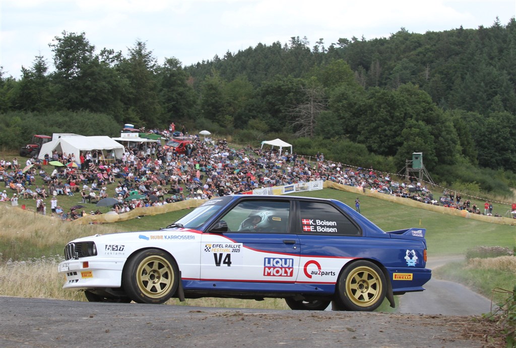 Kim og Emilie Boisen gjorde et fint indtryk på de mange tusinde tilskuere i Eifel Rallye Festival for nylig med deres historiske BMW M3.
(Foto: EifelRallyeFestival)